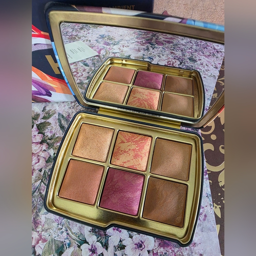 *Fox -  limited edition from Hourglass Ambient Lighting Edit Palette